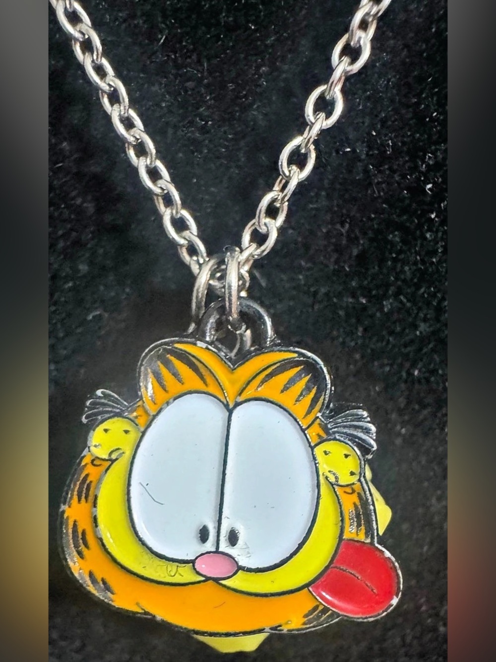 Nickelodeon Garfield and lasagna pendant on a silver-tone chain.